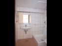 Apartamenty Ante M - 100 m from beach: A1(4+2), A2(4+2), C3(2) Brela - Riwiera Makarska  - Apartament - C3(2): łazienka z WC