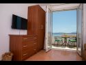 Apartamenty Ruzica - with sea view: A1 - plavi(3+2), A2 - (2+2), A3 - zuti(3+2) Igrane - Riwiera Makarska  - Apartament - A2 - (2+2): pokój dzienny