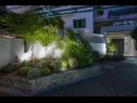 Apartamenty Gianni - modern & great location: SA1(2), A2(2+2), A3(2+2) Makarska - Riwiera Makarska  - dziedziniec