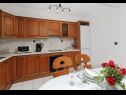 Apartamenty Angel - nice garden: A1(4), SA(2) Makarska - Riwiera Makarska  - Apartament - A1(4): kuchnia z jadalnią