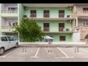 Apartamenty i pokoje Tattoo - modern & free parking: A1(2+1), A4(2+1), A6(2+1), SA2(3), SA3(3), SA5(3), R(3) Makarska - Riwiera Makarska  - parking