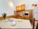 Apartamenty Tomo - 10 m from beach: A1(2+2), SA2(2) Zaostrog - Riwiera Makarska  - Apartament - A1(2+2): kuchnia z jadalnią