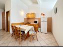 Apartamenty Tomo - 10 m from beach: A1(2+2), SA2(2) Zaostrog - Riwiera Makarska  - Apartament - A1(2+2): kuchnia z jadalnią