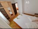 Apartamenty Mir - free parking: SA2(2), SA3(2), A4(2+2), A5(6+1) Zivogosce - Riwiera Makarska  - Apartament - A5(6+1): sypialnia