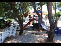 Dom wakacyjny Ante - close to the sea: H(8+2) Tisno - Wyspa Murter  - Chorwacja  - plac zabaw dla dzieci