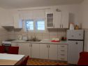 Apartamenty Bila - 15m from the sea: A1(6) Tisno - Wyspa Murter  - Apartament - A1(6): kuchnia z jadalnią