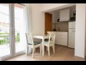 Apartamenty Mir - close to beach: SA1(2), SA2(2), SA3(2+1), SA4(2), A5(4) Duce - Riwiera Omis  - Studio apartament - SA3(2+1): kuchnia z jadalnią