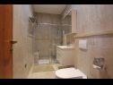 Dom wakacyjny Kuzma - sea view H(8+2) Lokva Rogoznica - Riwiera Omis  - Chorwacja  - H(8+2): łazienka z WC