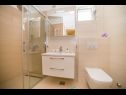 Apartamenty Saga 2 - with swimming pool A6(4+1), A7 (2+2), A8 (4+1) Lokva Rogoznica - Riwiera Omis  - Apartament - A8 (4+1): łazienka z WC