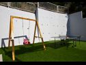 Dom wakacyjny Miho - with pool : H(12+4) Omis - Riwiera Omis  - Chorwacja  - plac zabaw dla dzieci