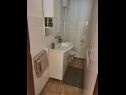 Apartamenty Aurel - sea view: A1(4+1) Omis - Riwiera Omis  - Apartament - A1(4+1): łazienka z WC