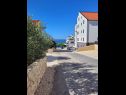Apartamenty Mare - 50 m from beach: A1 Mijo (6+1), A2 Petar (2+2), A3 Katja (2+2) Mandre - Wyspa Pag  - detal (dom i otoczenie)