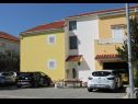 Apartamenty Sime - 800 m from sea: A1(2+2), A2(2+2), A3(2+2), A4(4+2) Novalja - Wyspa Pag  - parking