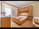 Apartamenty Duša - with great view: A1(4+1), A3 I kat(2+1), A2 II kat(2+1) Banjol - Wyspa Rab  - Apartament - A3 I kat(2+1): sypialnia