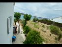 Apartamenty Frane - 20 m from beach: A1(6+1) , A2(5)  Barbat - Wyspa Rab  - dziedziniec
