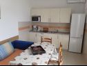 Apartamenty Frane - 20 m from beach: A1(6+1) , A2(5)  Barbat - Wyspa Rab  - Apartament - A1(6+1) : kuchnia z jadalnią