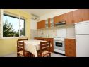 Apartamenty Per - comfortable  family apartments A1(2+2), A2(4+1), A3(2+2) Grebastica - Riwiera Sibenik  - Apartament - A1(2+2): kuchnia z jadalnią