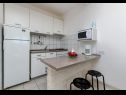 Apartamenty Anica A1(2+1), A2(2+2) Zatoka Kanica (Rogoznica) - Riwiera Sibenik  - Chorwacja  - Apartament - A2(2+2): kuchnia z jadalnią