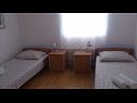 Apartamenty Dia - 200 m from beach: A1 donji (6), A2 gornji(4+2) Primosten - Riwiera Sibenik  - Apartament - A1 donji (6): sypialnia