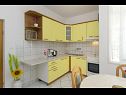 Apartamenty Vince - free parking: A1 žuti(4), A2 plavi(4+1), A3(4) Primosten - Riwiera Sibenik  - Apartament - A1 žuti(4): kuchnia z jadalnią