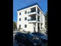 Apartamenty Ivan M - 20m to the beach: A1(4+1), A2(4+2), A3(4+2) Srima - Riwiera Sibenik  - parking