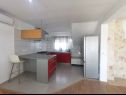 Apartamenty Kate - 200 m from beach: A1(2), A2(4+1), SA3(2), A4(6+1) Vodice - Riwiera Sibenik  - Apartament - A4(6+1): kuchnia