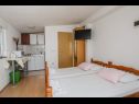 Apartamenty Milica - parking and garden: A1(6), SA2 gornji(2), SA3 donji(2), A4(2+1) Kastel Luksic - Riwiera Split  - Studio apartament - SA3 donji(2): interier