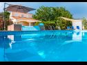 Dom wakacyjny Mare - open pool and pool for children: H(6+4) Kastel Novi - Riwiera Split  - Chorwacja  - basen (dom i otoczenie)