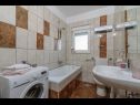 Apartamenty Vana - 400 m from beach: A1(4+1) Kastel Novi - Riwiera Split  - Apartament - A1(4+1): łazienka z WC