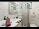 Apartamenty Lux 1 - heated pool: A1(4), A4(4) Marina - Riwiera Trogir  - Apartament - A4(4): łazienka z WC