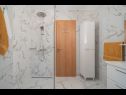 Apartamenty Lux 2 - heated pool: A2(4+2), A3(4+2) Marina - Riwiera Trogir  - Apartament - A2(4+2): łazienka z WC