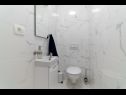 Apartamenty Lux 3 - heated pool: A5(4+2), A6(4+2) Marina - Riwiera Trogir  - Apartament - A5(4+2): łazienka z WC