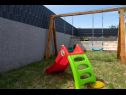 Dom wakacyjny Pax - with pool: H(4+2) Marina - Riwiera Trogir  - Chorwacja  - plac zabaw dla dzieci