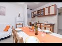 Apartamenty Vin - 40 m from sea: A1 (4+1), A2 (2+2), A3 (2+2) Seget Donji - Riwiera Trogir  - Apartament - A1 (4+1): kuchnia z jadalnią