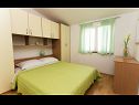 Apartamenty Mare - 30 m from pebble beach: SA1(2), SA2(2), A3(4), A4(4), A5(8) Seget Vranjica - Riwiera Trogir  - Apartament - A4(4): sypialnia