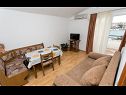 Apartamenty Mare - 30 m from pebble beach: SA1(2), SA2(2), A3(4), A4(4), A5(8) Seget Vranjica - Riwiera Trogir  - Apartament - A4(4): pokój dzienny