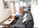 Apartamenty Vesna - 40 m from pebble beach: A1(4+1), A2(4), A3(4+1) Seget Vranjica - Riwiera Trogir  - Apartament - A2(4): pokój dzienny