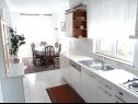 Apartamenty Vesna - 40 m from pebble beach: A1(4+1), A2(4), A3(4+1) Seget Vranjica - Riwiera Trogir  - Apartament - A3(4+1): kuchnia z jadalnią