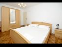 Apartamenty Kata - 100m from sea: A1(4+1) Seget Vranjica - Riwiera Trogir  - Apartament - A1(4+1): sypialnia