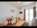 Apartamenty Mare - 30 m from pebble beach: SA1(2), SA2(2), A3(4), A4(4), A5(8) Seget Vranjica - Riwiera Trogir  - Apartament - A3(4): jadalnia
