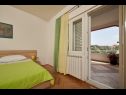 Apartamenty Mare - 30 m from pebble beach: SA1(2), SA2(2), A3(4), A4(4), A5(8) Seget Vranjica - Riwiera Trogir  - Apartament - A5(8): sypialnia