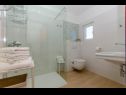 Apartamenty Bosiljka - by the sea: A1(5), A2(5), SA3(2) Sevid - Riwiera Trogir  - Apartament - A1(5): łazienka z WC