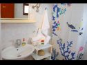 Apartamenty Bosiljka - by the sea: A1(5), A2(5), SA3(2) Sevid - Riwiera Trogir  - Apartament - A2(5): łazienka z WC