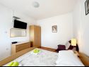 Apartamenty Kaza - 50m from the beach with parking: A1(2), A2(2), A3(6) Trogir - Riwiera Trogir  - Apartament - A1(2): sypialnia