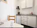 Apartamenty Kaza - 50m from the beach with parking: A1(2), A2(2), A3(6) Trogir - Riwiera Trogir  - Apartament - A2(2): kuchnia z jadalnią