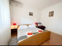 Apartamenty Kaza - 50m from the beach with parking: A1(2), A2(2), A3(6) Trogir - Riwiera Trogir  - Apartament - A2(2): sypialnia