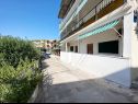 Apartamenty Kaza - 50m from the beach with parking: A1(2), A2(2), A3(6) Trogir - Riwiera Trogir  - dom