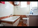 Apartamenty Sanda - 10 M from the beach : A1(6+1), A2(6+1) Trogir - Riwiera Trogir  - Apartament - A1(6+1): łazienka z WC