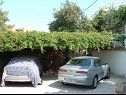 Apartamenty Sanda - 10 M from the beach : A1(6+1), A2(6+1) Trogir - Riwiera Trogir  - parking