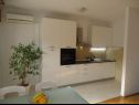 Apartamenty Marin1 - near pebble beach: A1(2+2), A2(2+2) Trogir - Riwiera Trogir  - Apartament - A2(2+2): kuchnia z jadalnią